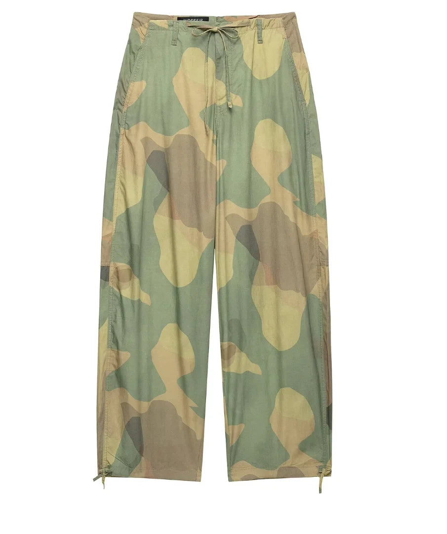 Women's Camouflage Cargo Pants with Drawstring Waist and Adjustable Cuffs