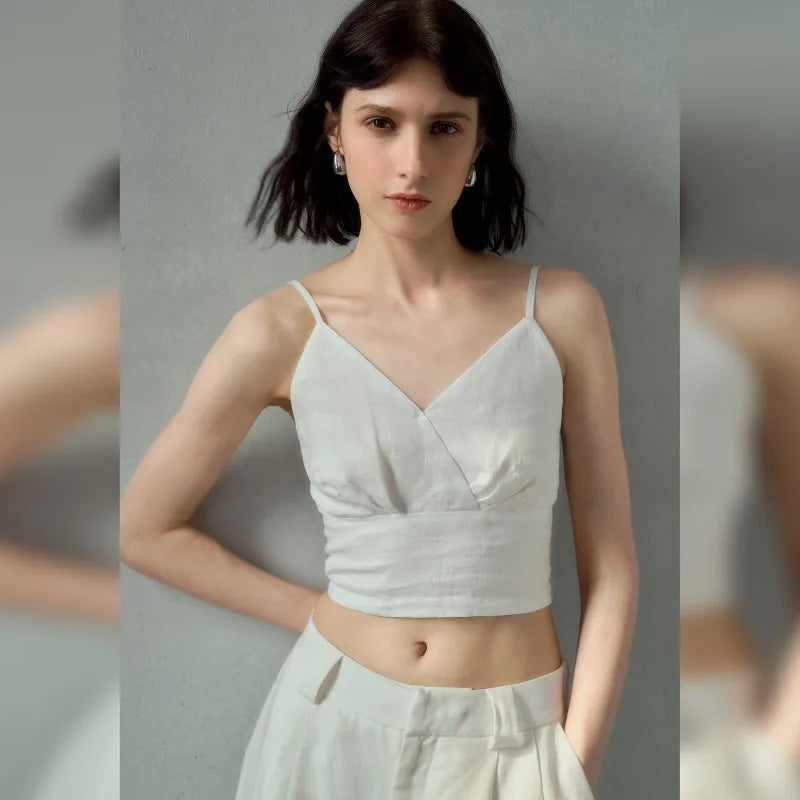 Women's Sleeveless V-Neck Cropped Camisole Top with Gathered Detail for Casual Outfits