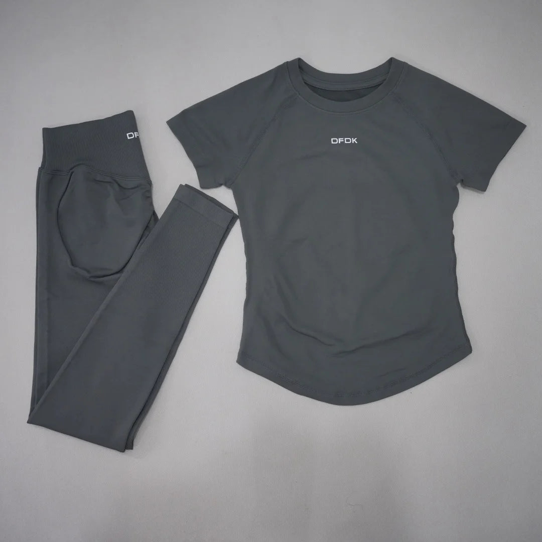 Women's Tee And Leggings Yoga Set For Workout Outfits
