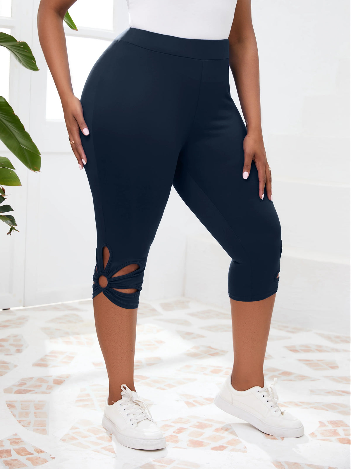 Women's Cutout Capri Leggings For Workout Outfits And Layering