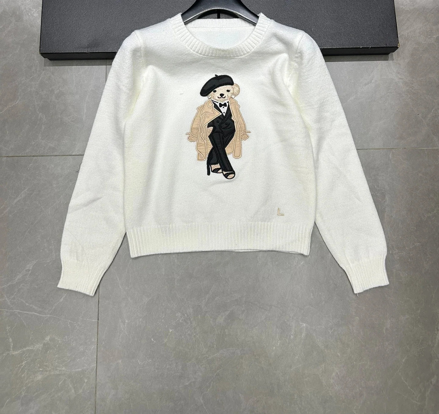 Women's Teddy Bear Graphic Crew Neck Sweater Casual Knit Layer