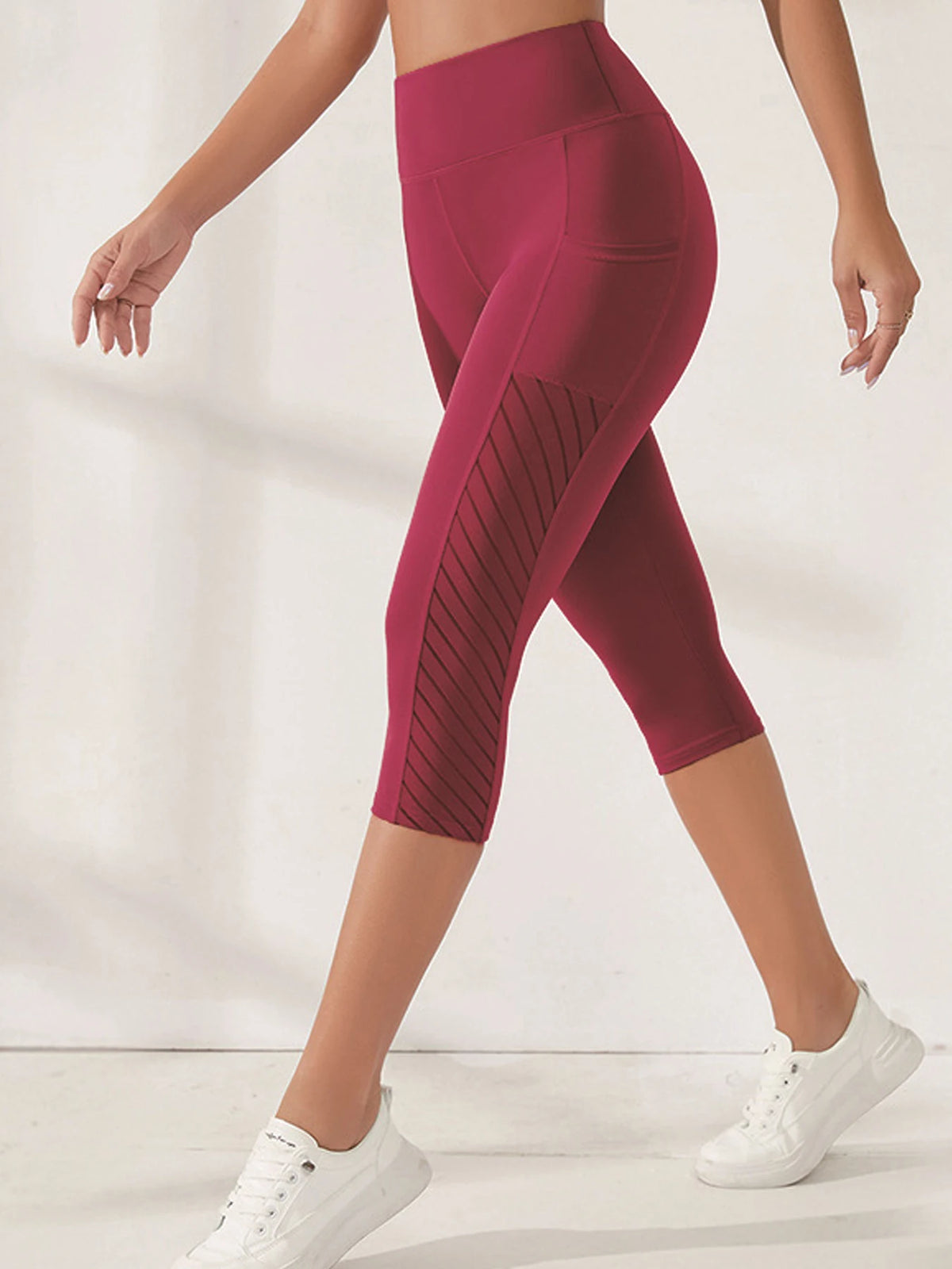 Women's Textured Side Pocket Panelled Capri Leggings For Workout Outfits