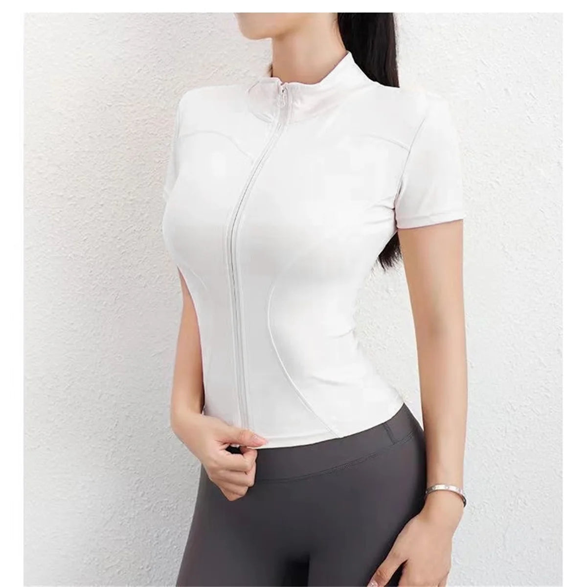 Women's Short-Sleeve Zip-Front Training Jacket with Stand Collar and Slim Fit