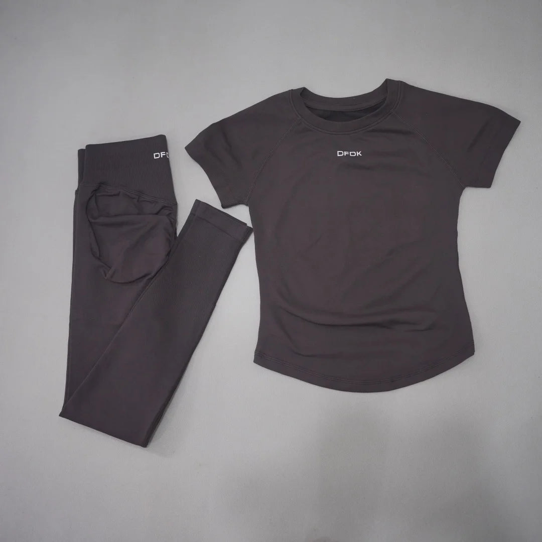 Women's Tee And Leggings Yoga Set For Workout Outfits