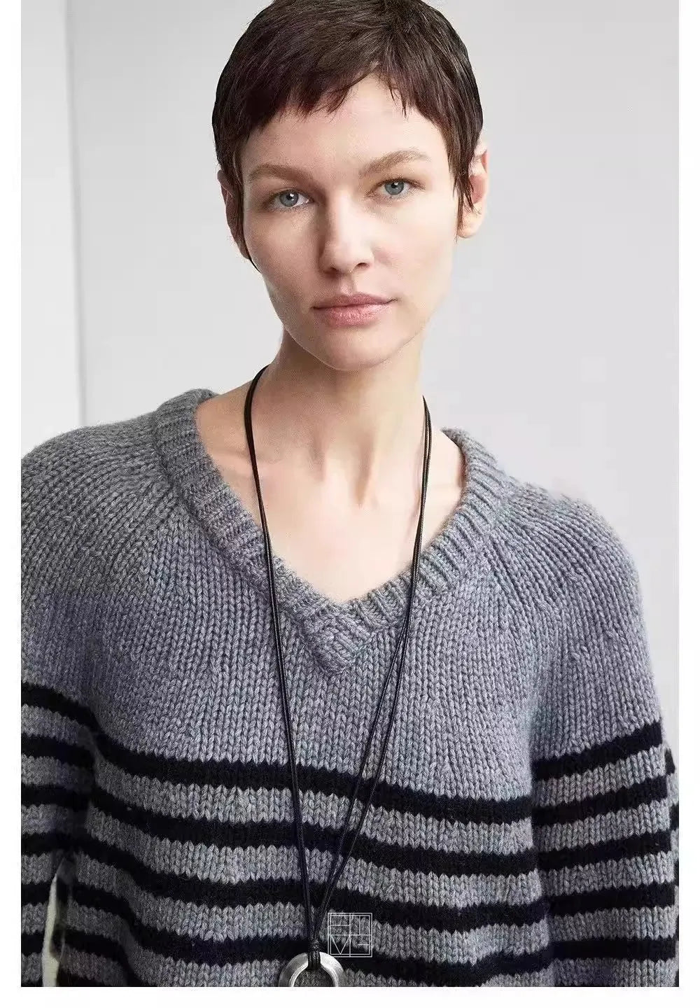 High-end V-neck striped 100% wool knitted sweater loose pullover sweater women wool base layer
