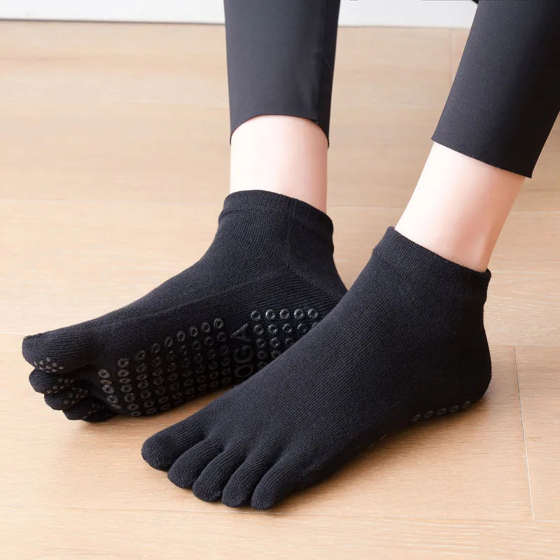 Five Toe Ankle Socks with Textured Sole Dot Pattern