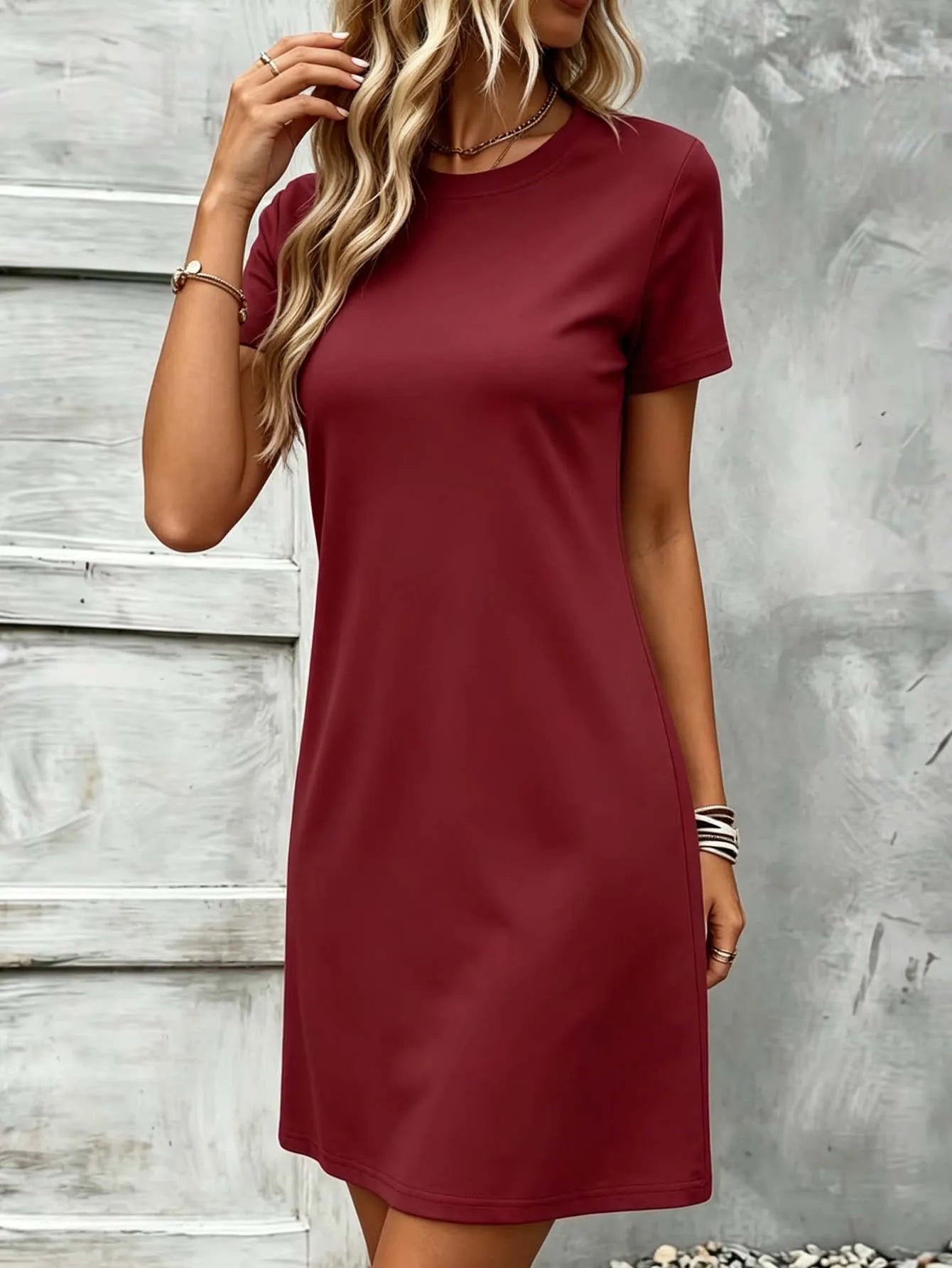Women's Polyester Short-Sleeve Round-Neck Knee-Length Dress with Slight Stretch for Casual Outfits
