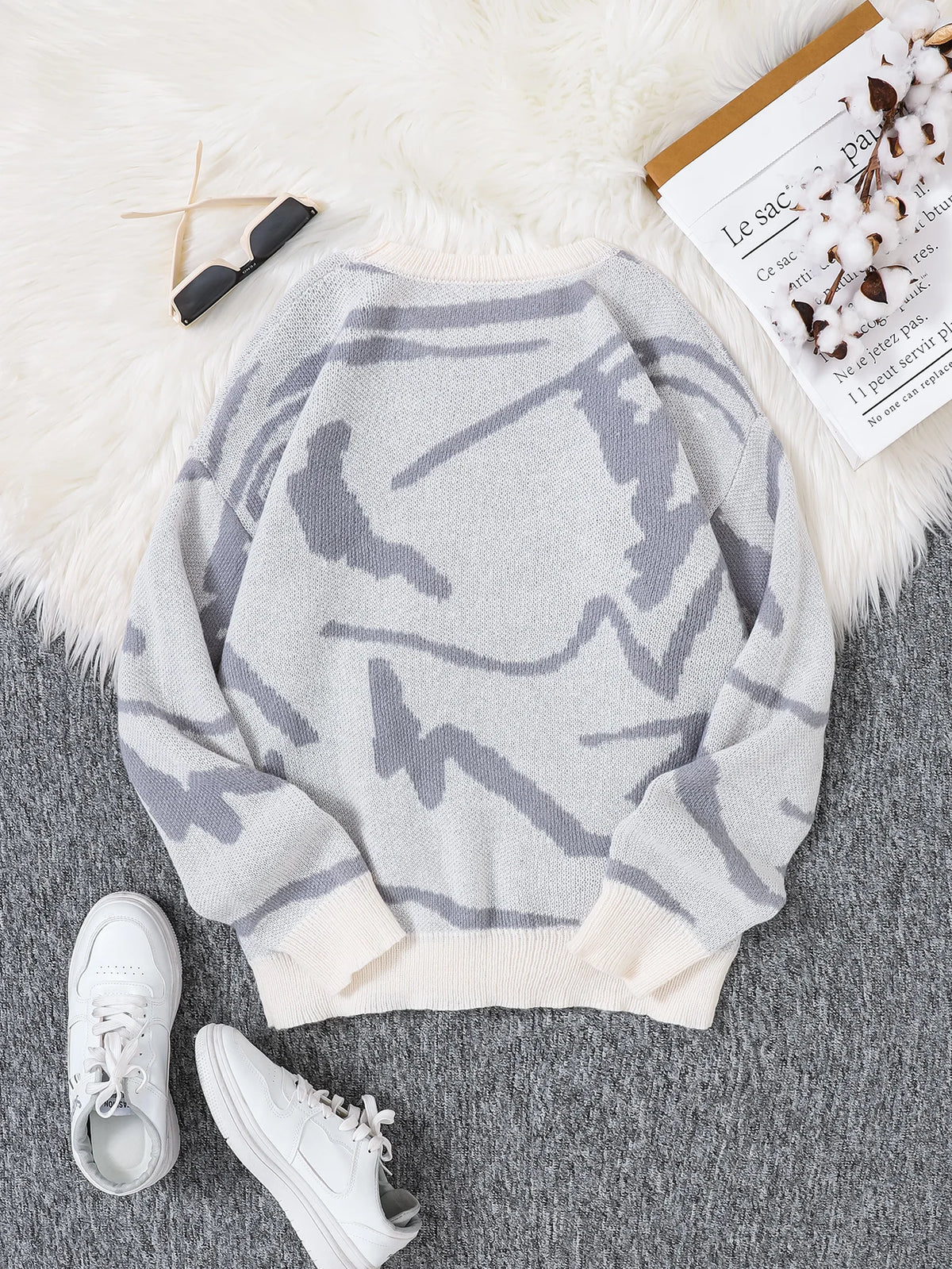 Men's Abstract Pattern Crew Neck Knit Sweater