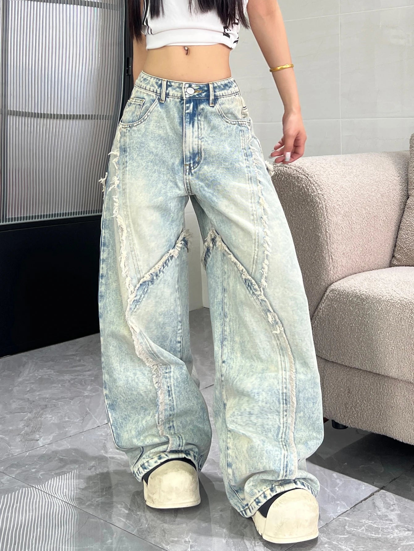 Women's Light Wash Distressed Panel Denim Jeans For Everyday Outfits