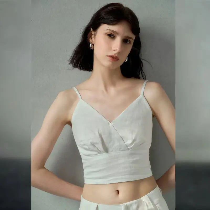 Women's Sleeveless V-Neck Cropped Camisole Top with Gathered Detail for Casual Outfits