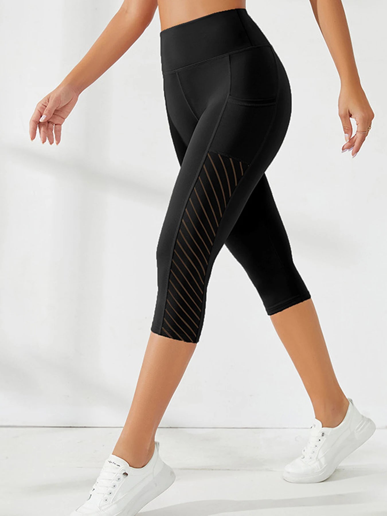 Women's Textured Side Pocket Panelled Capri Leggings For Workout Outfits