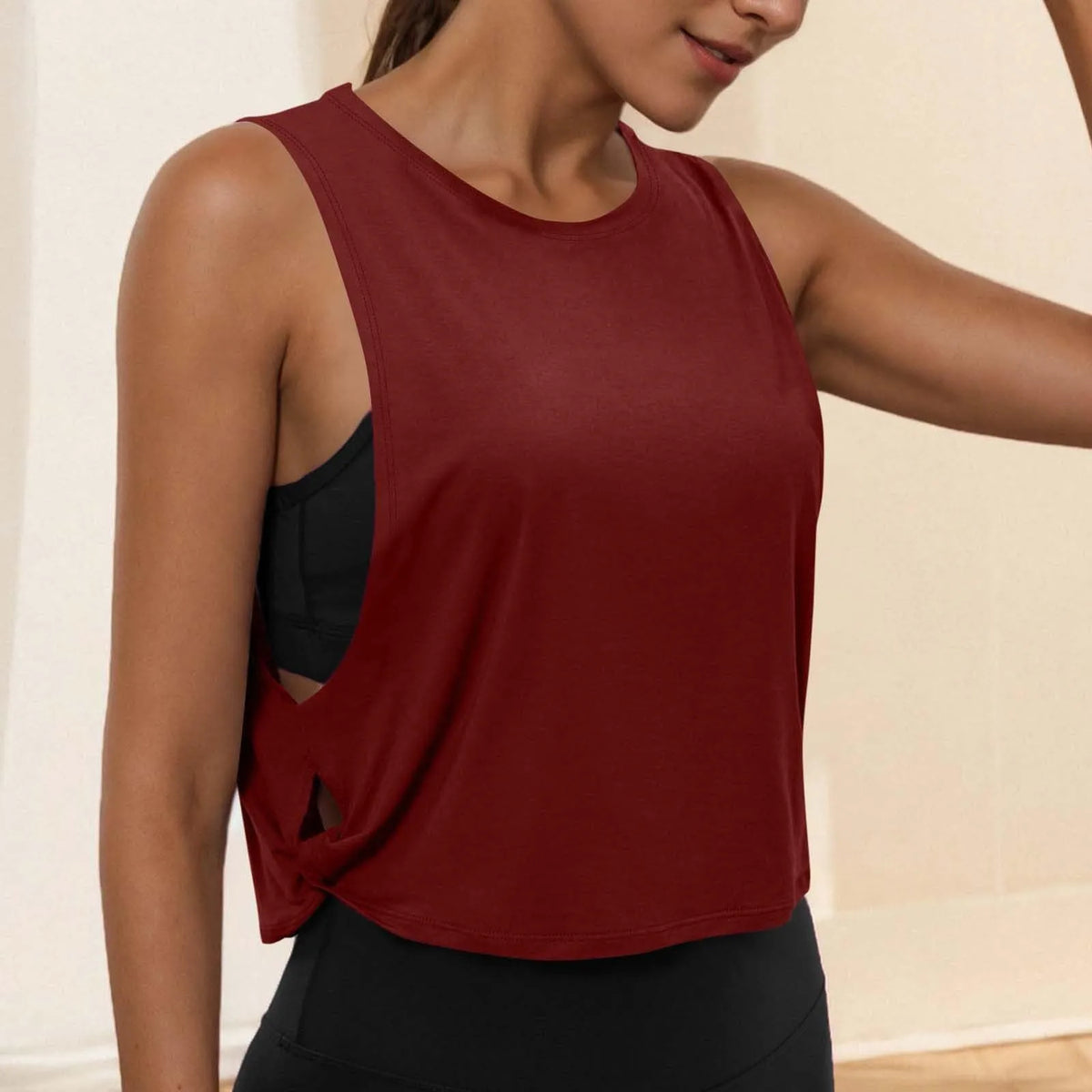 Women's Round Neck Tank Top with Sleeveless Design and a Loose Shape