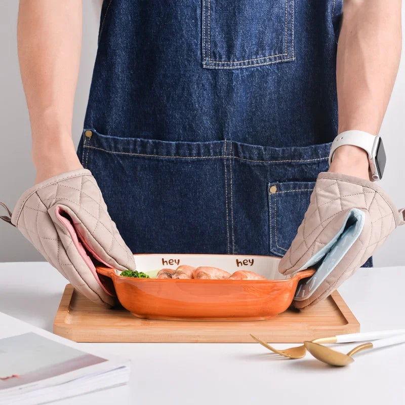 1pc Kitchen Anti scald Oven Gloves Kitchen Multi purpose Fish shaped Silicone Gloves Tray Tableware Rack Oven Gloves