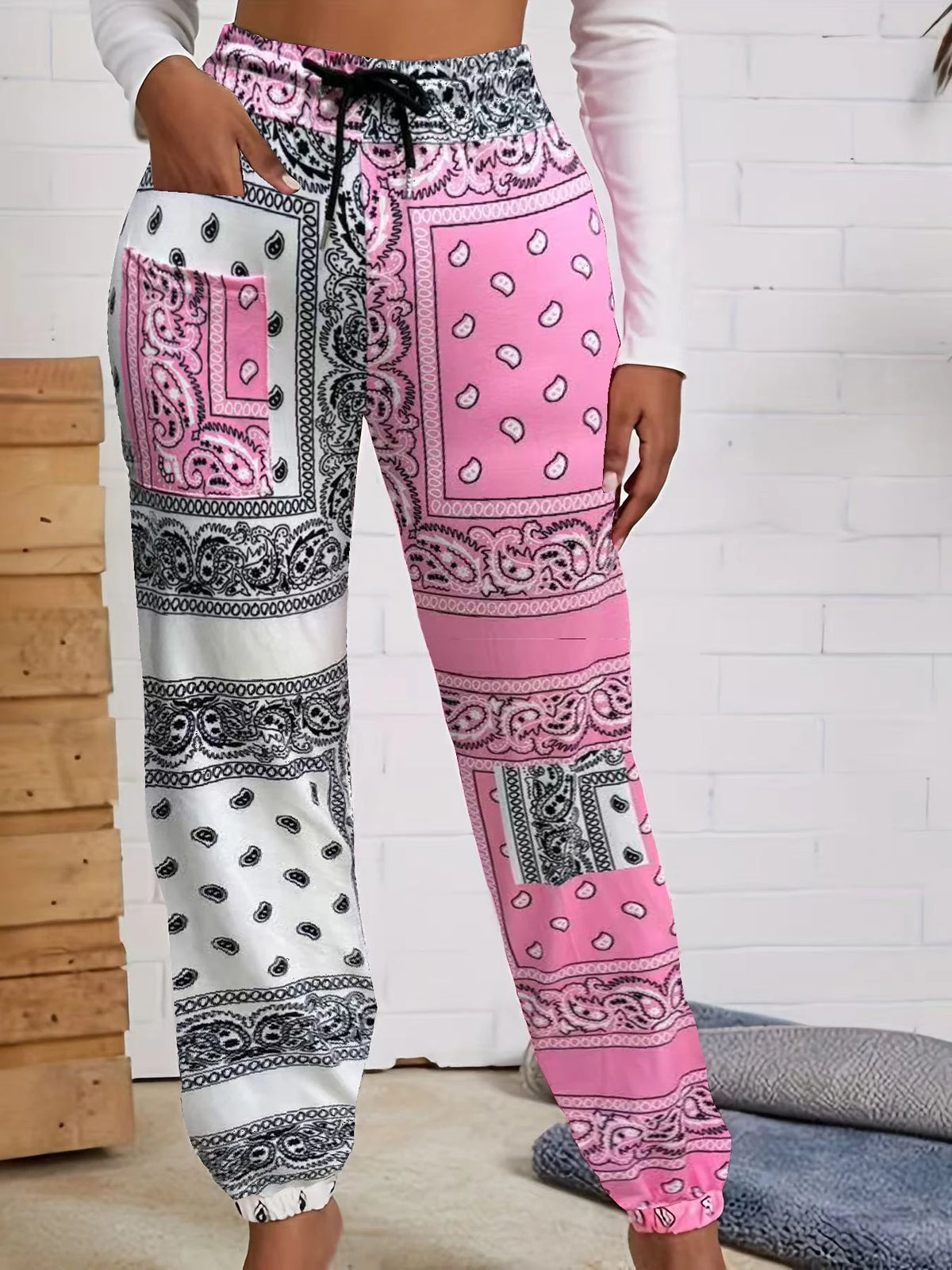 Women's Bandana Print Cuffed Pants For Workout Outfits