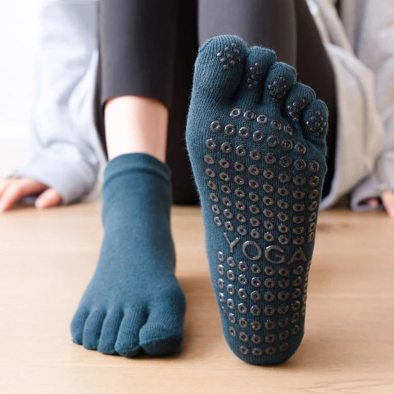 Five Toe Ankle Socks with Textured Sole Dot Pattern