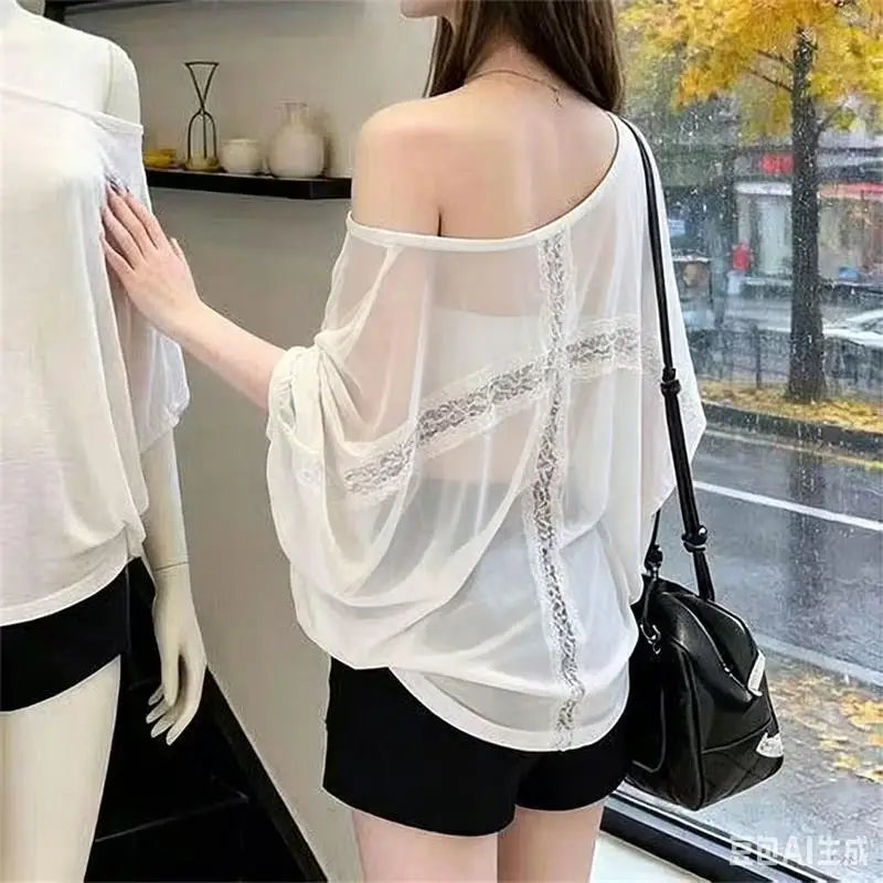 Women’s Loose Bat-Sleeve Lace-Back Top