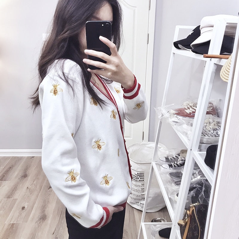 High Quality Fashion Designer Bee Embroidery Cardigan Long Sleeve Single Breasted Contrast Color Button Knitted Sweaters