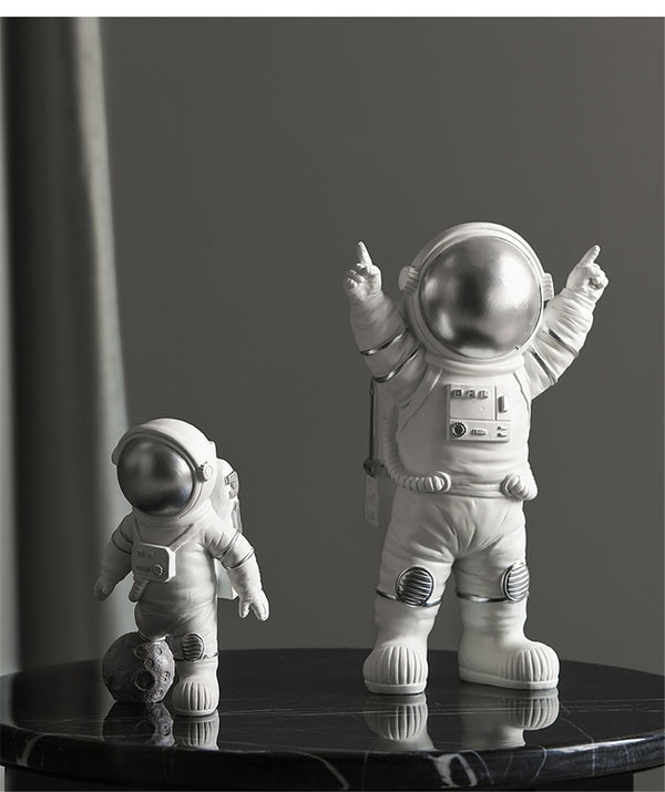 Resin Astronaut Statue Home Decor Figurines Sculpture Room Decoration Creative Miniature Figurines Home Decoration Accessories