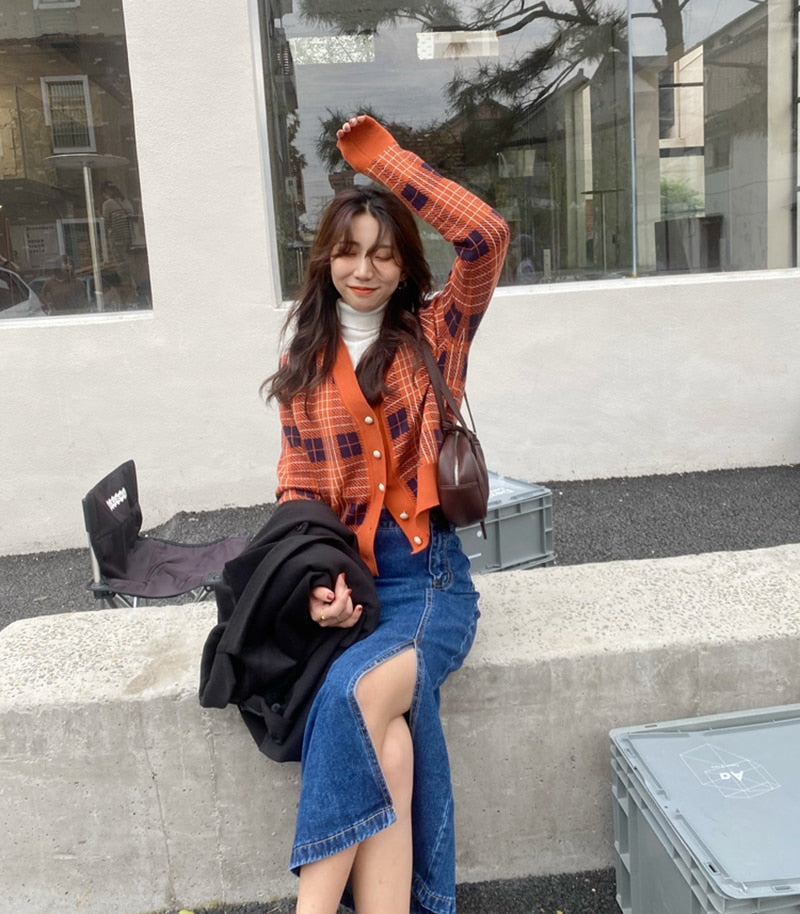 Vintage V-Neck Long Sleeve Women Plaid Sweater Spring Short Knitted Cardigan England Style Chic Tops Ladies Outerwear
